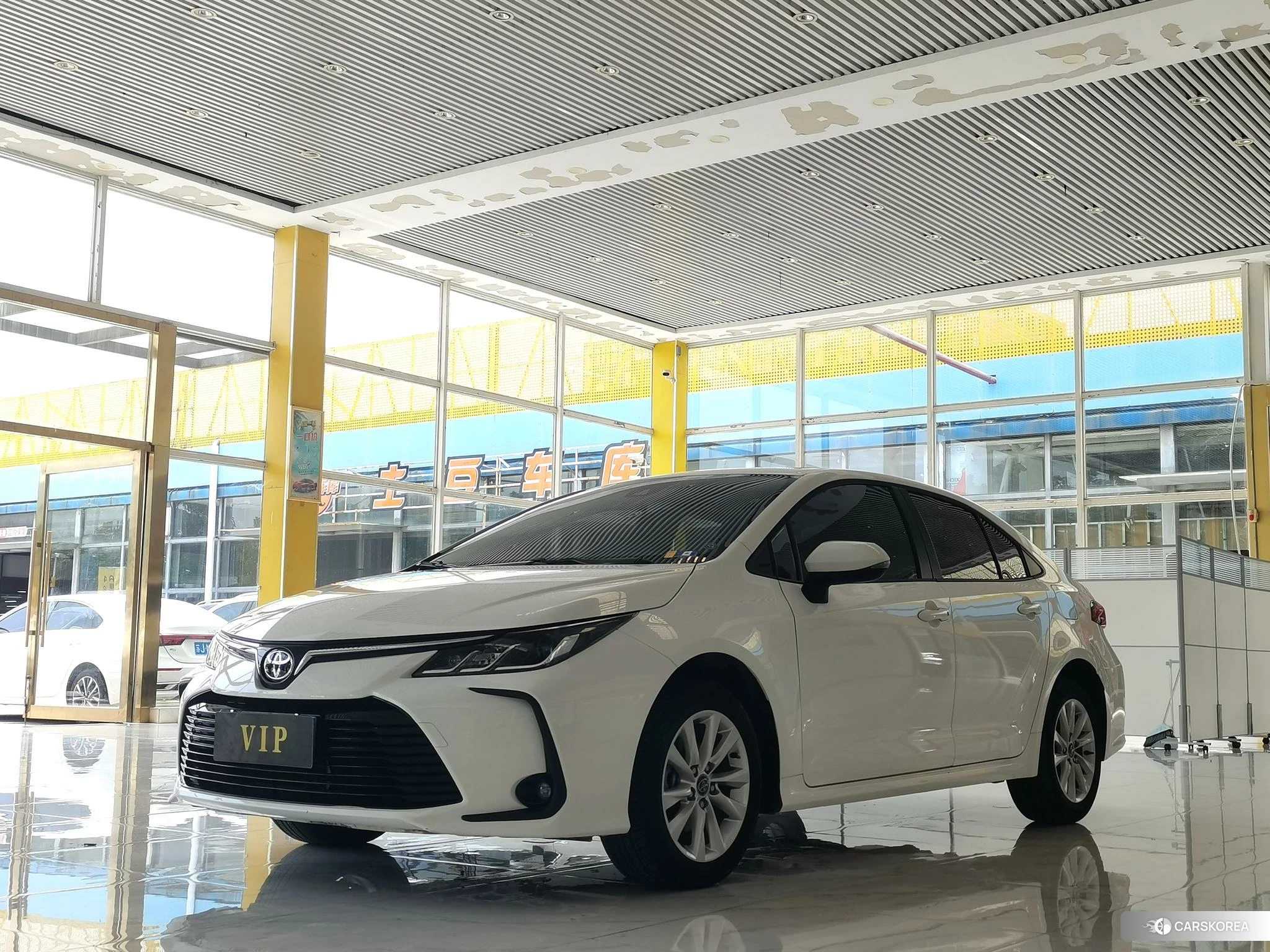 Toyota Corolla 2023 Белый из Китая, фото 2