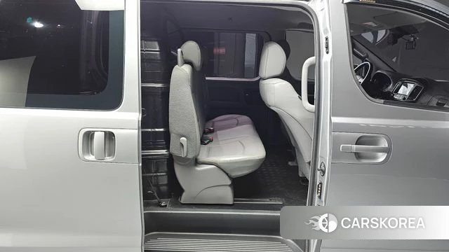 Hyundai The New Grand Starex 2019 Серебристо-серый из Кореи, фото 2