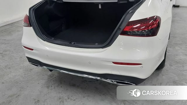 Mercedes-Benz E-Class W213 2022 Белый из Кореи, фото 2