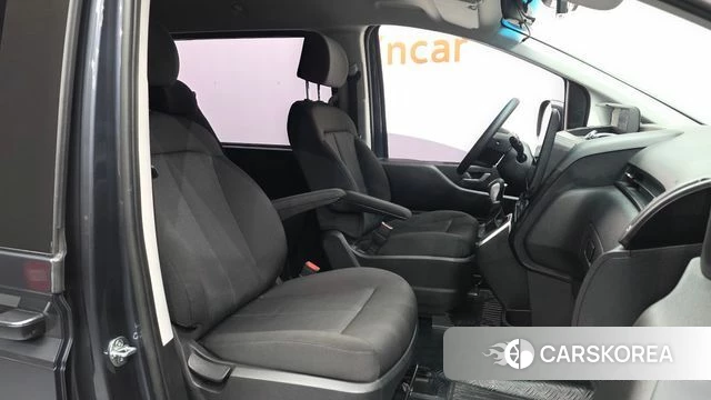 Hyundai Staria 2023 Серый из Кореи, фото 2