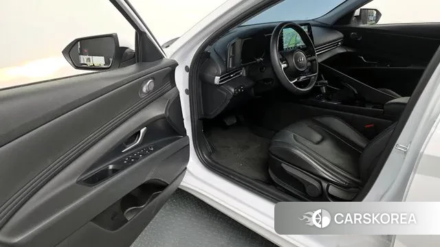 Hyundai Avante Hybrid (CN7) 2023 Белый из Кореи, фото 2