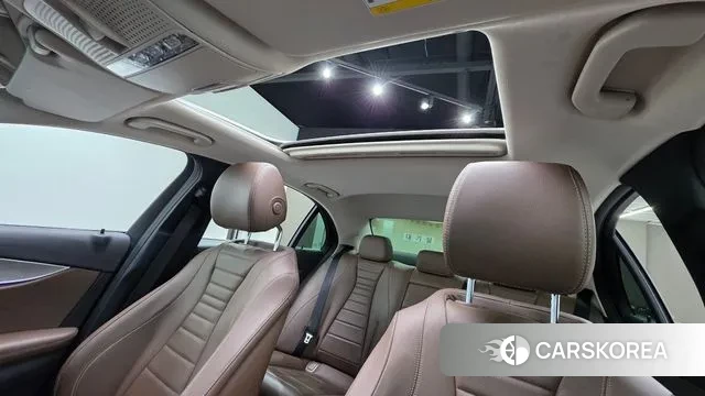 Mercedes-Benz E-Class W213 2018 Белый из Кореи, фото 2