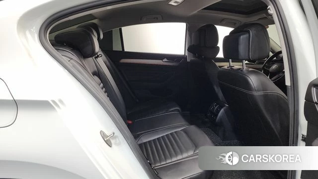 Volkswagen Passat GT (B8) 2022 Белый из Кореи, фото 2