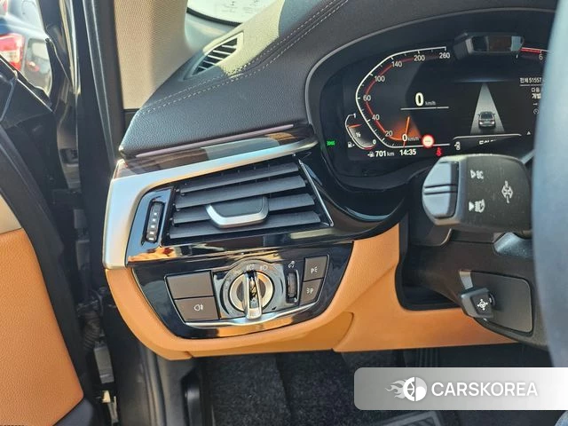 BMW 5 Series (G30) 2023 Серый из Кореи, фото 2