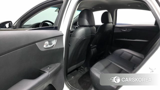 Kia The New K3 2nd generation 2022 Белый из Кореи, фото 2