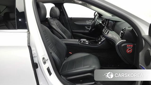 Mercedes-Benz E-Class W213 2018 Белый из Кореи, фото 2