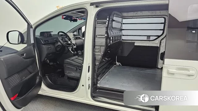 Hyundai Staria 2025 Белый из Кореи, фото 2