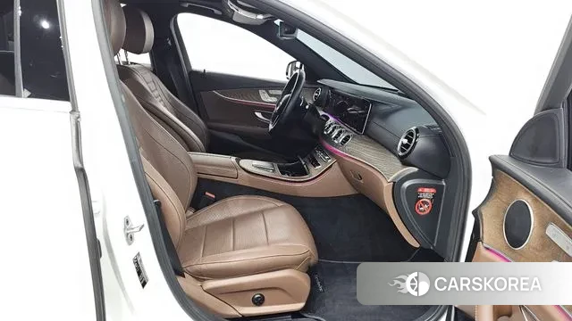 Mercedes-Benz E-Class W213 2021 Белый из Кореи, фото 2