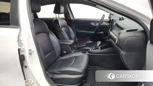 Kia The New K3 2nd generation 2021 Белый из Кореи, фото 2