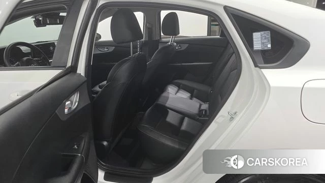 Kia The New K3 2nd generation 2022 Белый из Кореи, фото 2