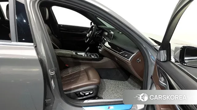 BMW 7 Series (G11) 2022 Серебристо-серый из Кореи, фото 2