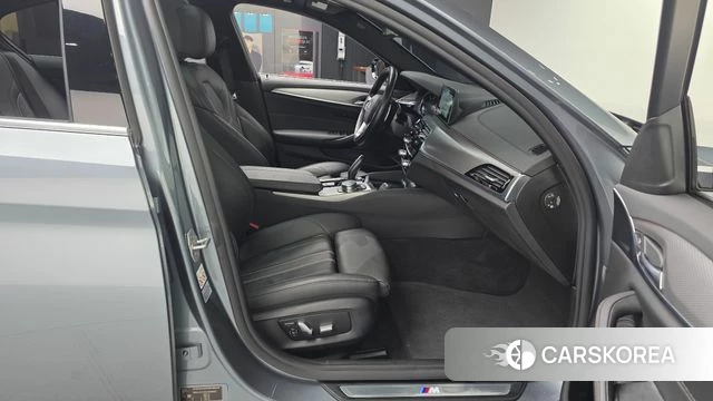 BMW 5 Series (G30) 2018 Серый из Кореи, фото 2