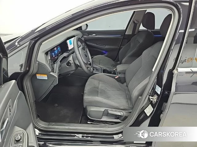 Volkswagen Golf 8th Generation 2022 Черный из Кореи, фото 2