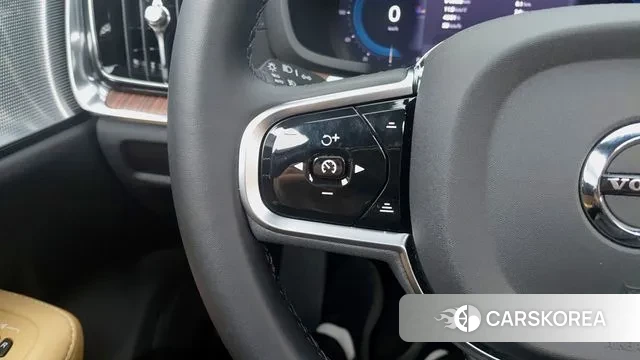 Volvo V60 Cross-Country 2nd Generation 2024 Белый из Кореи, фото 2