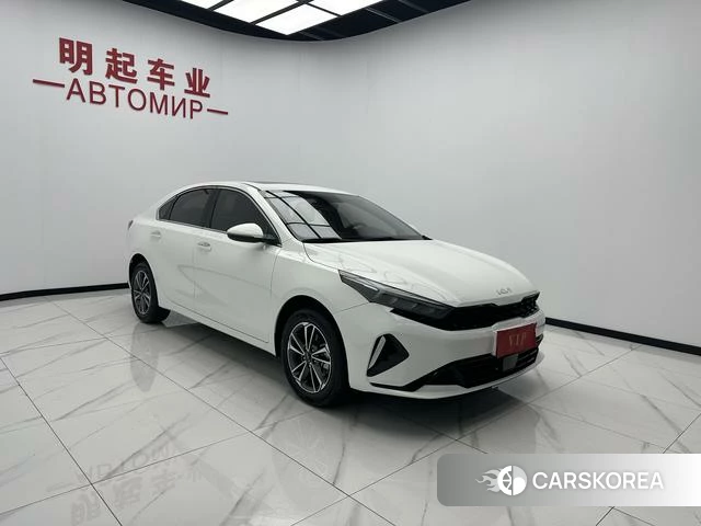 Kia K3 2023 Белый из Китая, фото 2