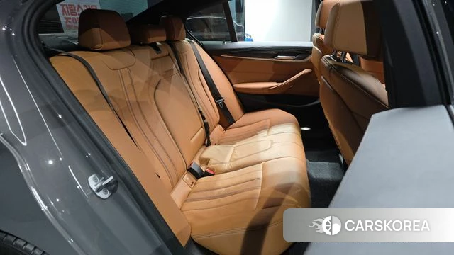 BMW 5 Series (G30) 2020 Серебристо-серый из Кореи, фото 2