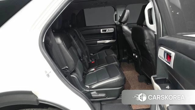 Ford Explorer 6th Generation 2022 Белый из Кореи, фото 2