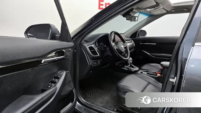 Kia Seltos 2021 Серый из Кореи, фото 2