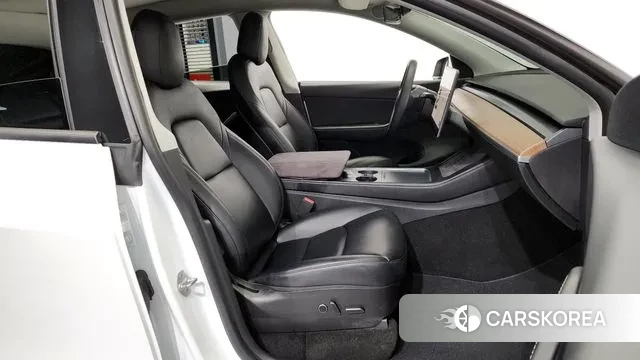 Tesla Model Y 2021 Белый из Кореи, фото 2