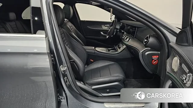 Mercedes-Benz E-Class W213 2022 Серый из Кореи, фото 2