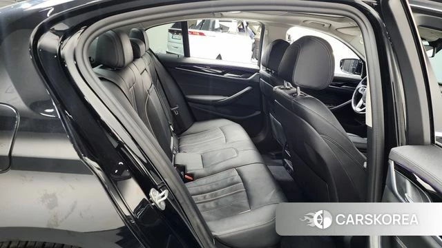 BMW 5 Series (G30) 2019 Черный из Кореи, фото 2
