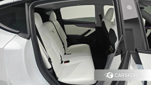 Tesla Model Y 2025 Белый из Кореи, фото 2