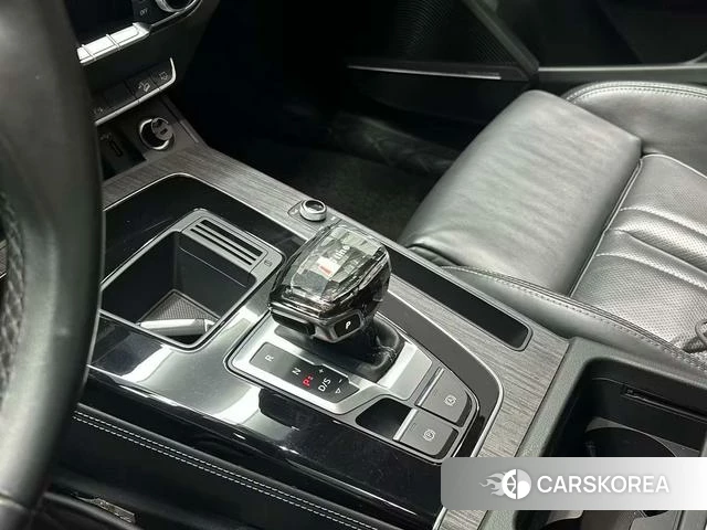 Audi Q5L 2021 Черный из Китая, фото 2