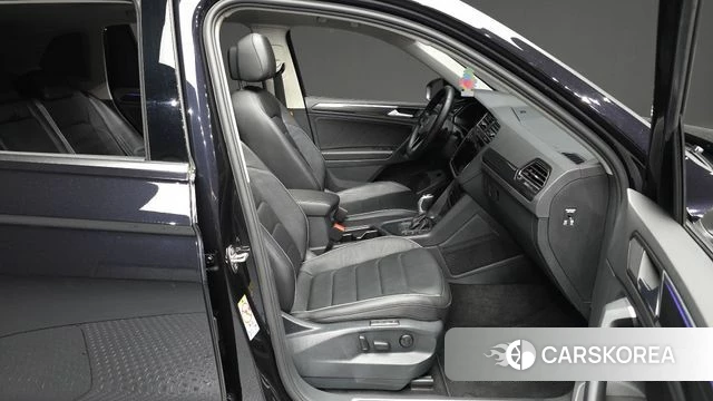 Volkswagen Tiguan second Generation 2023 Черный из Кореи, фото 2