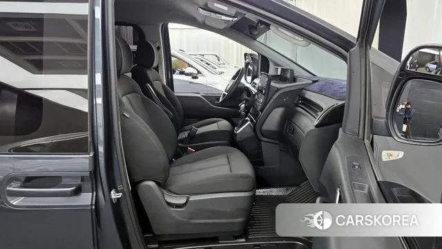 Hyundai Staria 2023 Серый из Кореи, фото 2