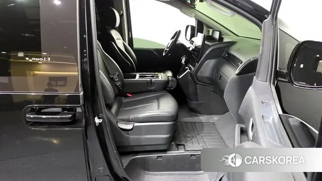 Hyundai Staria 2023 Черный из Кореи, фото 2