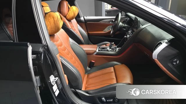 BMW 8 Series (G15) 2023 Черный из Кореи, фото 2