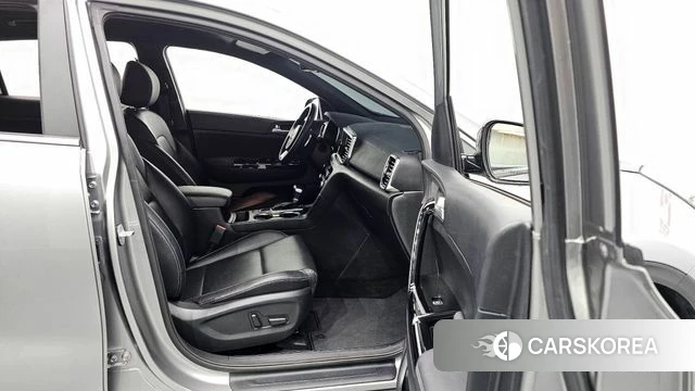 Kia Sportage The Bold 2021 Серебристо-серый из Кореи, фото 2