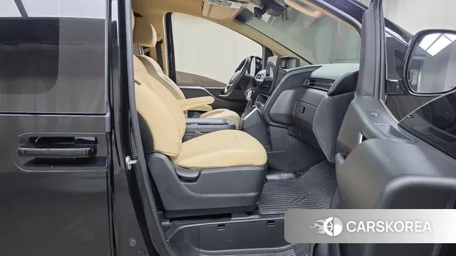 Hyundai Staria 2024 Черный из Кореи, фото 2