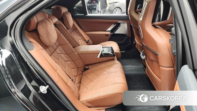 BMW 7 Series (G70) 2025 Черный из Кореи, фото 2