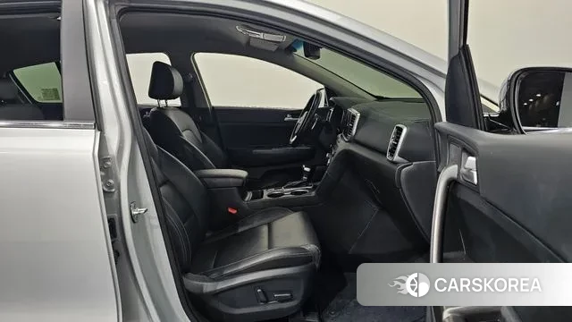 Kia Sportage The Bold 2021 Серебристо-серый из Кореи, фото 2