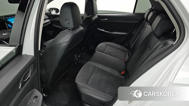 Volkswagen Golf 8th Generation 2026 Белый из Кореи, фото 2