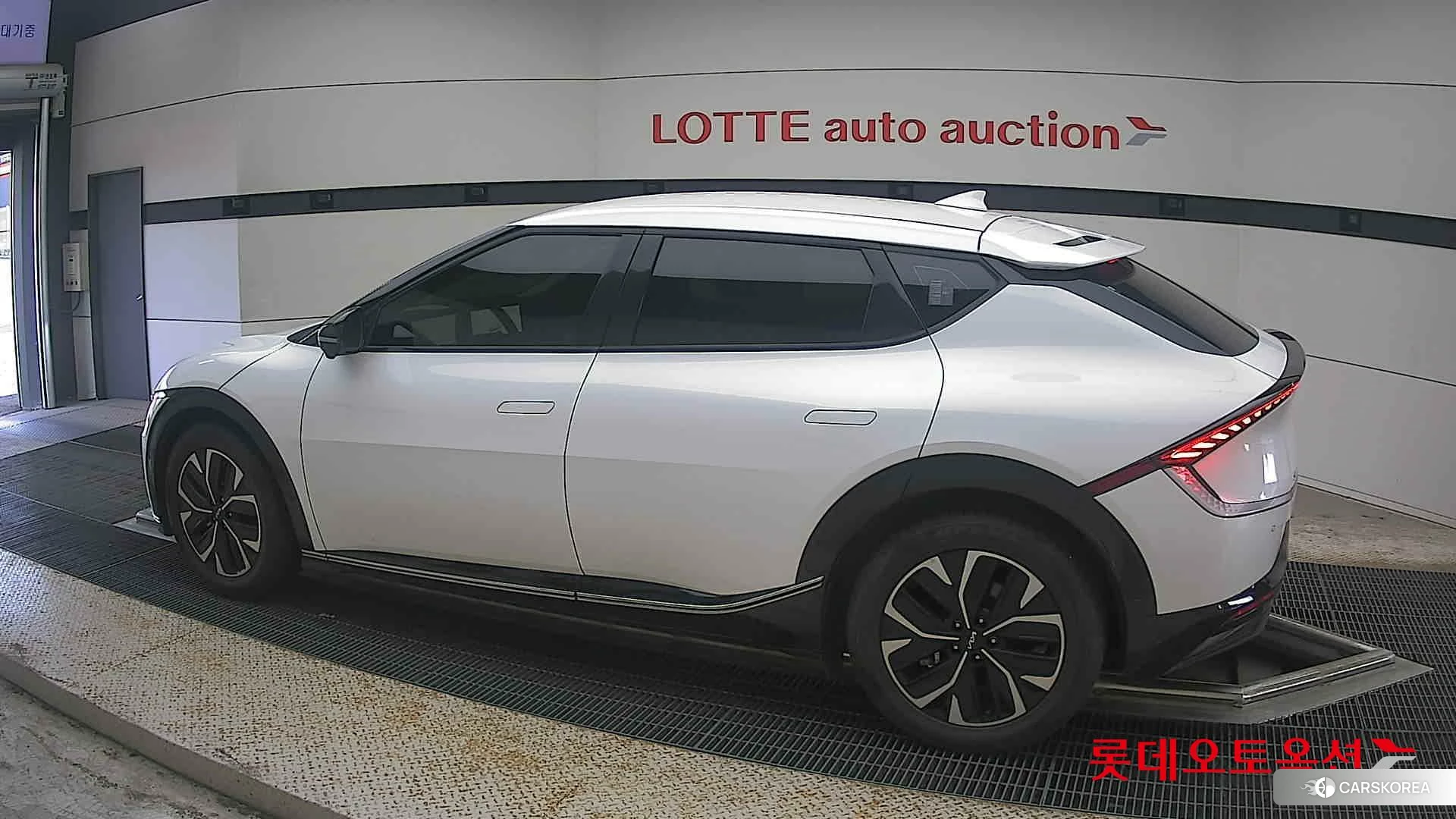 Kia EV6 2022 Snow White Pearl из Кореи, фото 2