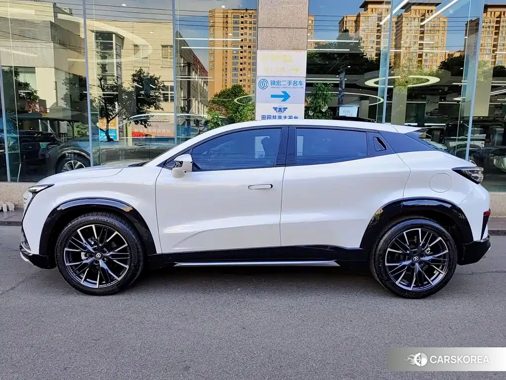Chang'an UNI-T 2023 Белый из Китая, фото 2