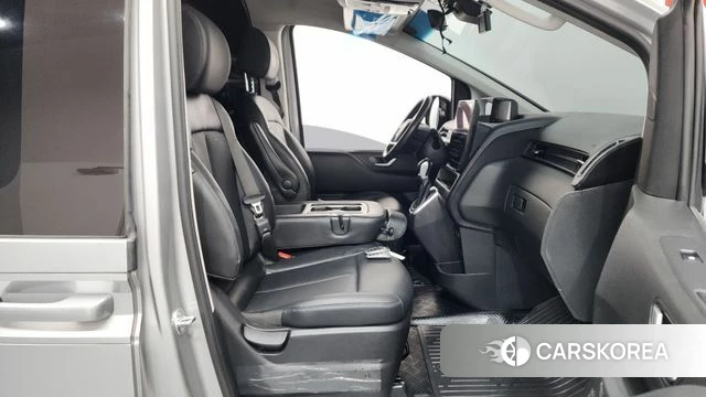 Hyundai Staria 2023 Серебряный из Кореи, фото 2