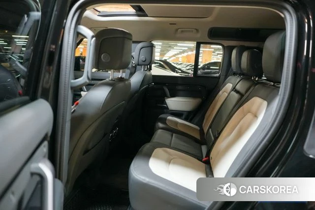 Land Rover Defender (L663) 2024 Черный из Кореи, фото 2