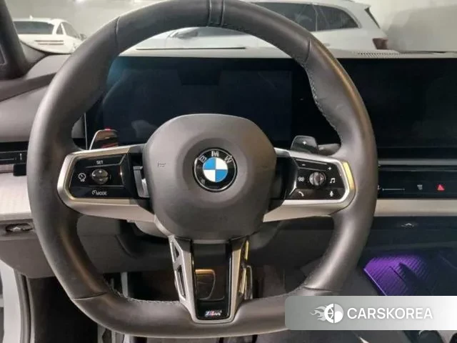 BMW 5 Series (G60) 2024 Светло-серебряный цвет из Кореи, фото 2