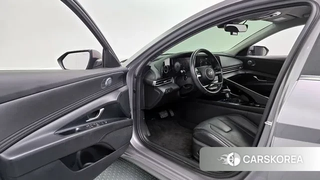 Hyundai The New Avante (CN7) 2023 Серебристо-серый из Кореи, фото 2