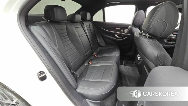 Mercedes-Benz E-Class W213 2023 Белый из Кореи, фото 2