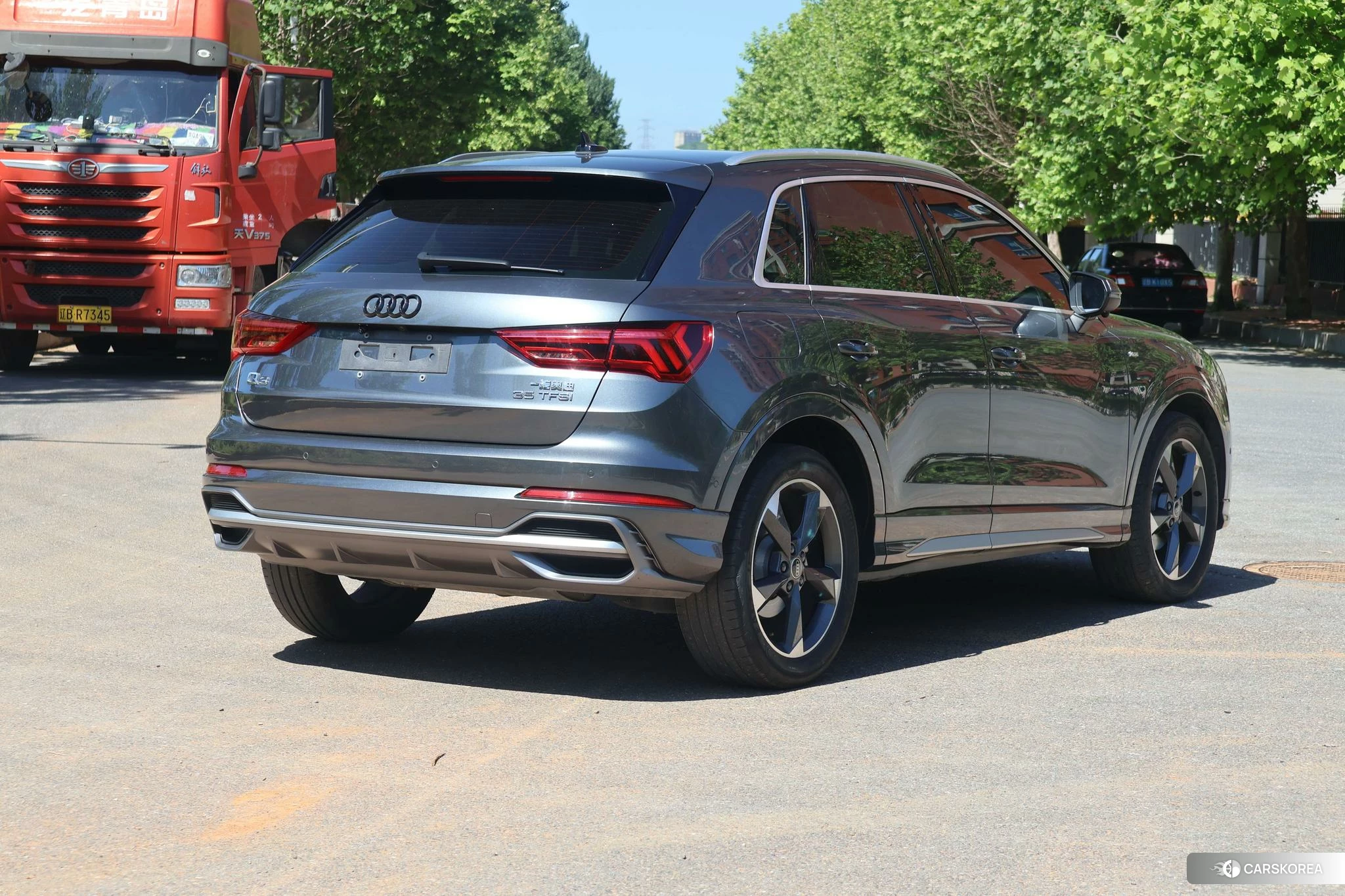 Audi Q3 2021 Темно-серый из Китая, фото 2