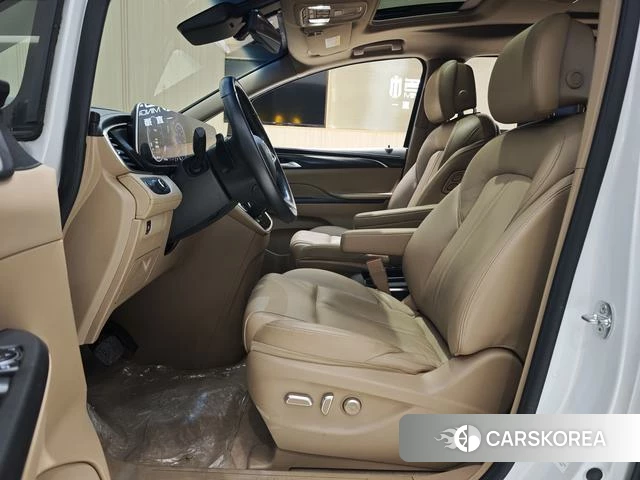Buick GL8 2021 Белый из Китая, фото 2