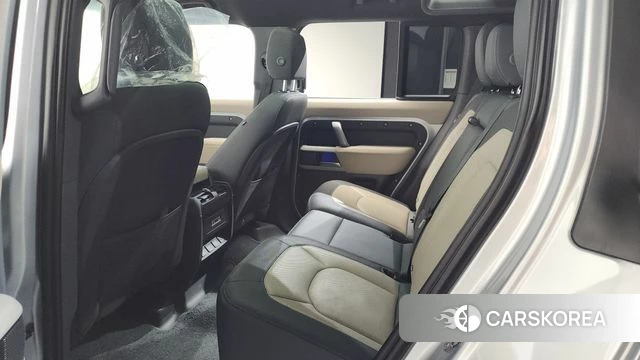 Land Rover Defender (L663) 2023 Серебряный из Кореи, фото 2