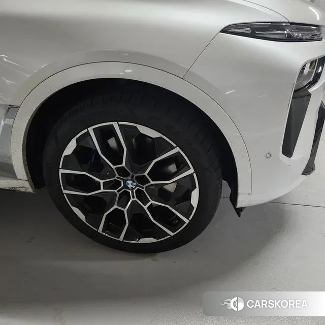 BMW X7 (G07) 2025 Белый из Кореи, фото 2