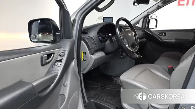 Hyundai The New Grand Starex 2019 Серебристо-серый из Кореи, фото 2