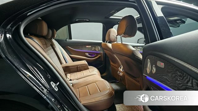 Mercedes-Benz E-Class W213 2022 Белый из Кореи, фото 2