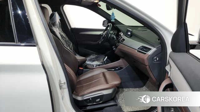 BMW X1 (F48) 2022 Белый из Кореи, фото 2